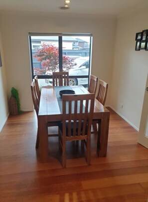 Dining - Beautiful on the Coast (Paraparaumu)