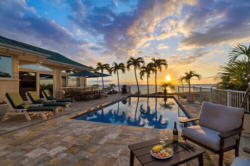Honu Hale: Exquisite Oceanview Estate w/ Pool, Hot Tub, AC & Oversized Chess Set