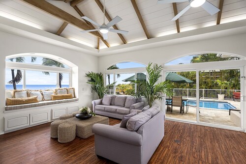 Honu Hale: Exquisite Oceanview Estate w/ Pool, Hot Tub, AC & Oversized Chess Set