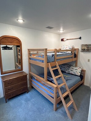 3 bedrooms, in-room safe, iron/ironing board, free WiFi