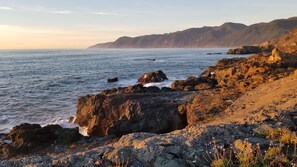 In Strandnähe, Liegestühle, Strandtücher