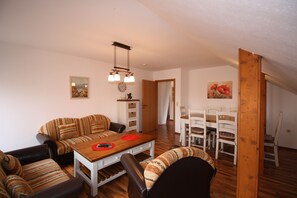 TV, DVD player, books, stereo