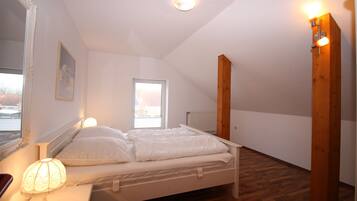 2 bedrooms, travel crib, free WiFi, bed sheets