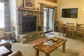 TV, fireplace