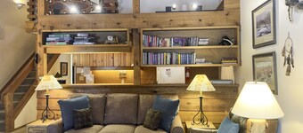 Family-friendly home between Jackson and Teton Village w/full kitchen