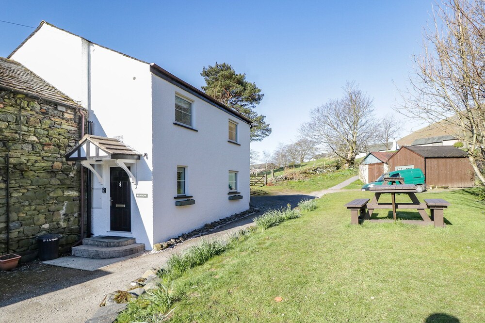 KILN HOW, pet friendly, with open fire in Threlkeld