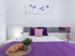 4 bedrooms, iron/ironing board, WiFi