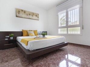 4 Schlafzimmer, Bügeleisen/Bügelbrett, WLAN