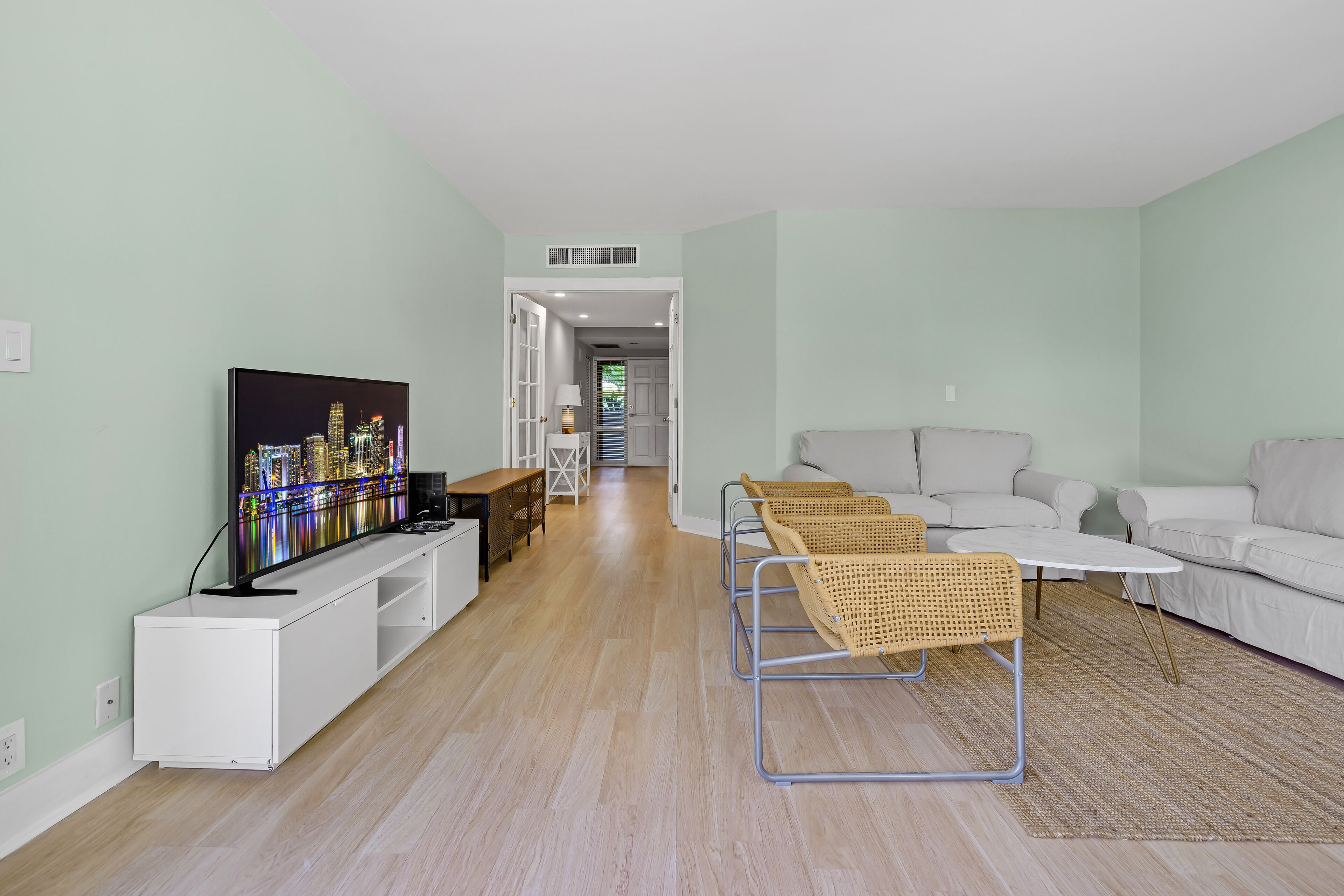 Beatiful apartment in Key Colony Condominium 