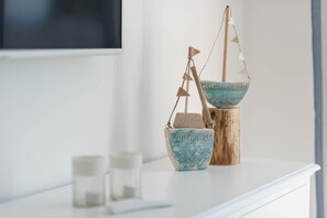 Unclassified image, 2 of 19, button - Dünenkieker, Germany (Zingst)