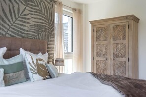 Unclassified image, 3 of 19, button - Dünenkieker, Germany (Zingst)