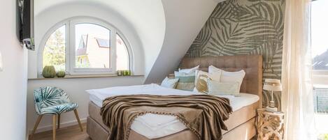 2 bedrooms, iron/ironing board, WiFi