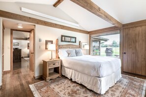 2 habitaciones, tabla de planchar con plancha, internet y ropa de cama