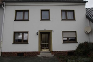 Unclassified image, 3 of 9, button