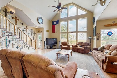 Waterfront home with kayak, view, fire pit & WiFi - dog-friendly