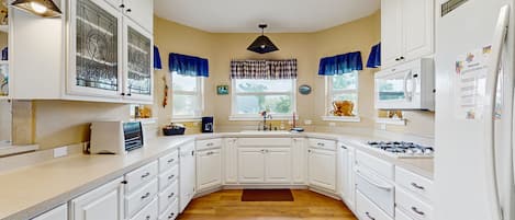 Refrigerador, microondas, horno, placa de cocina
