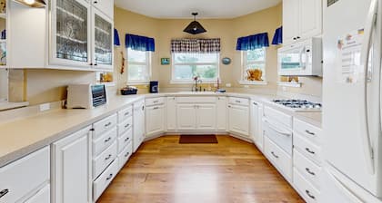 Waterfront home with kayak, view, fire pit & WiFi - dog-friendly