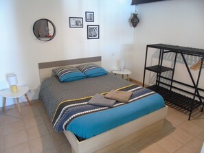 2 bedrooms, iron/ironing board, WiFi, bed sheets