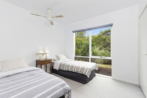 4 bedrooms, iron/ironing board, WiFi