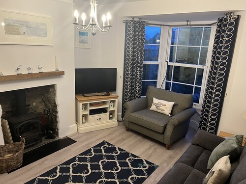 Lovely 5 Bedroom Period House moments from Beach and the Burrows