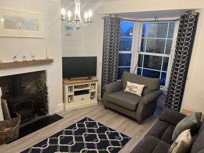 Lovely 5 Bedroom Period House moments from Beach and the Burrows