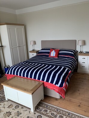 5 Schlafzimmer, Bügeleisen/Bügelbrett, kostenloses WLAN, Bettwäsche