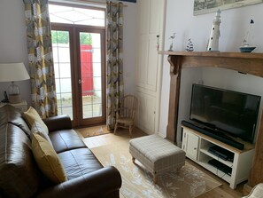 Smart TV, fireplace, video games, DVD player