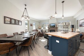 Dining - Slopeside Delight - Beautiful Ground Floor Ski-in/out - 3bd/3ba Condo at Granby Ranch (Granby)