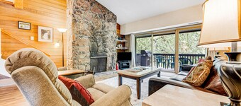 Inviting condo in the heart of Teton Village w/deck, shared pool/hot tub, tennis