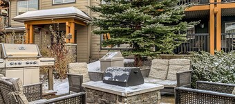 Scenic Mountain *Outdoor Hot Tub*  1 Bedroom + Den