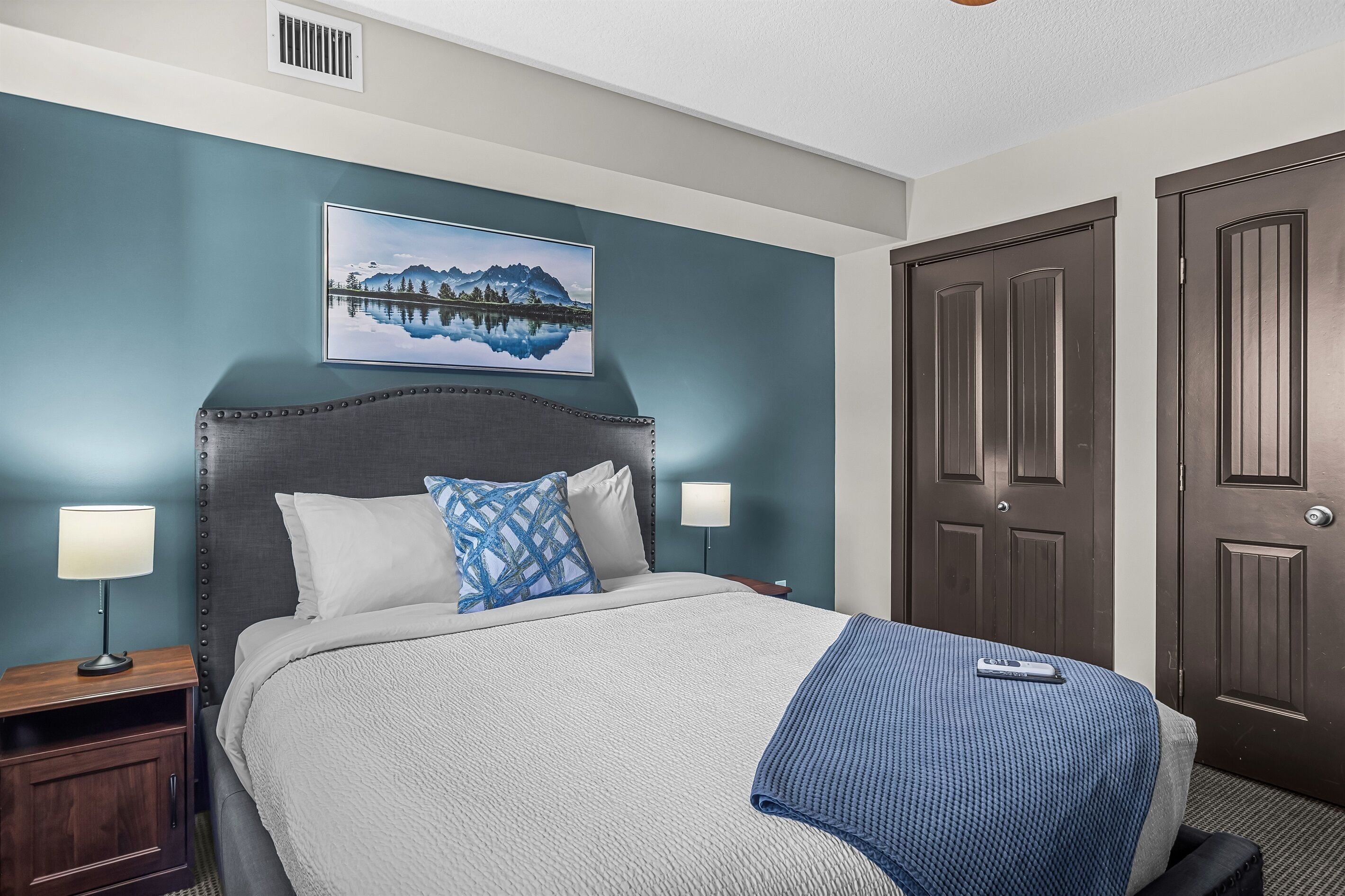 2 habitaciones, tabla de planchar con plancha, cuna de viaje y wifi 