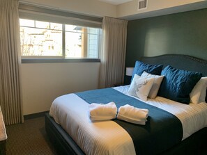 2 habitaciones, tabla de planchar con plancha, cuna de viaje y wifi 