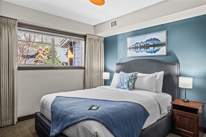 2 bedrooms, iron/ironing board, travel cot, WiFi - Scenic Mountain  With Outdoor Hot Tub + 1 Bedroom + Den (Dead Man's Flats)