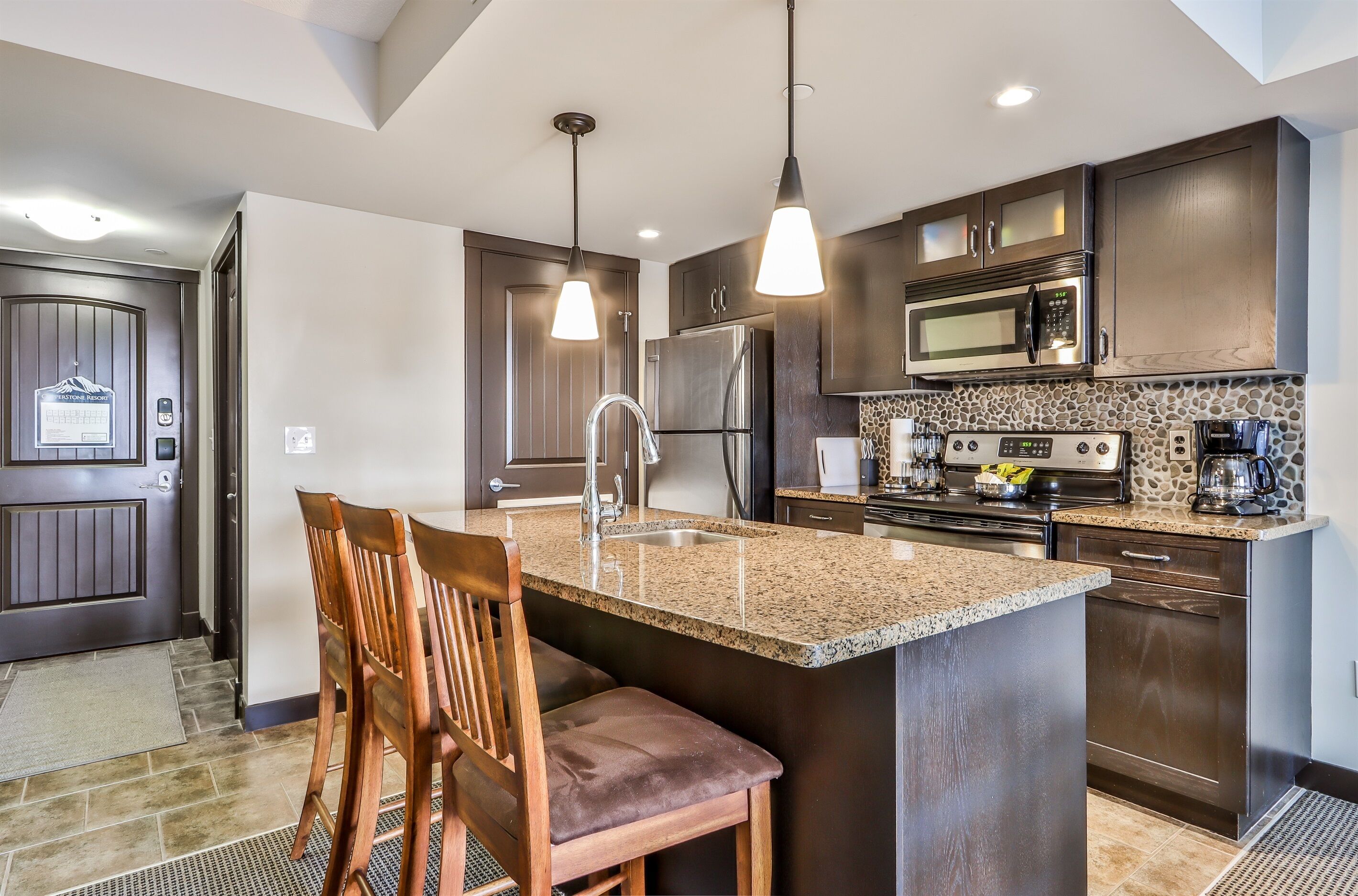 Scenic Mountain OPEN HOTTUB!!  Retreat 1 Bedroom + Den