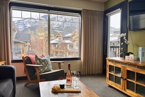 Televisión, chimenea y videojuegos 