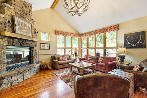 Spacious, ski-in/out home with furnished patio, private hot tub & grill