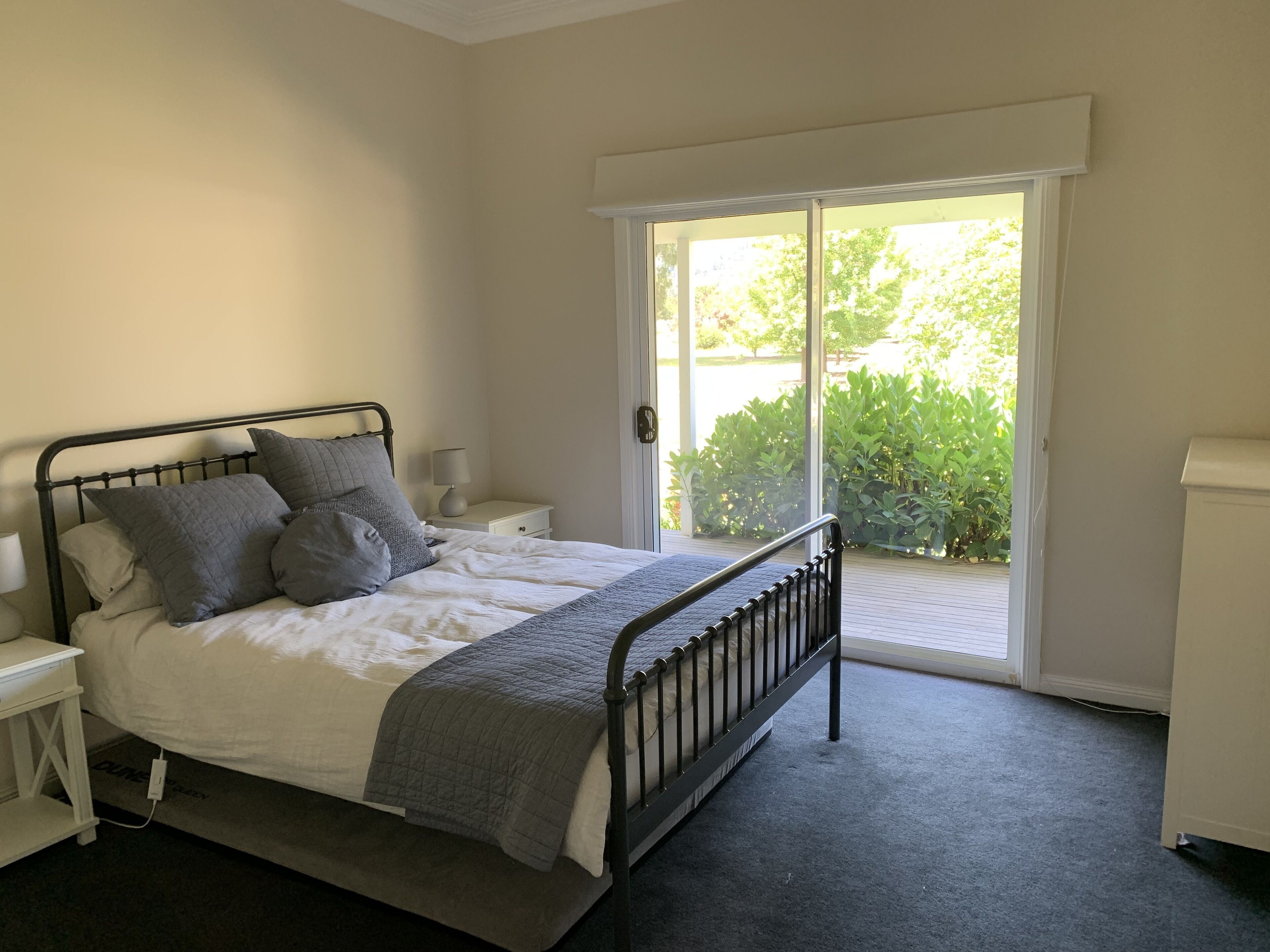 Buxton River House - Secluded Homestead with River Frontage