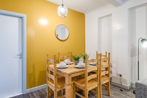 Maison | Restauration dans la chambre
