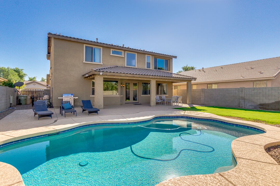 Heated pool 4 bdrm 1 mile to Westgate Entertainment District