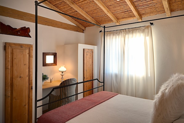 1 habitación, escritorio, tabla de planchar con plancha y wifi gratis 