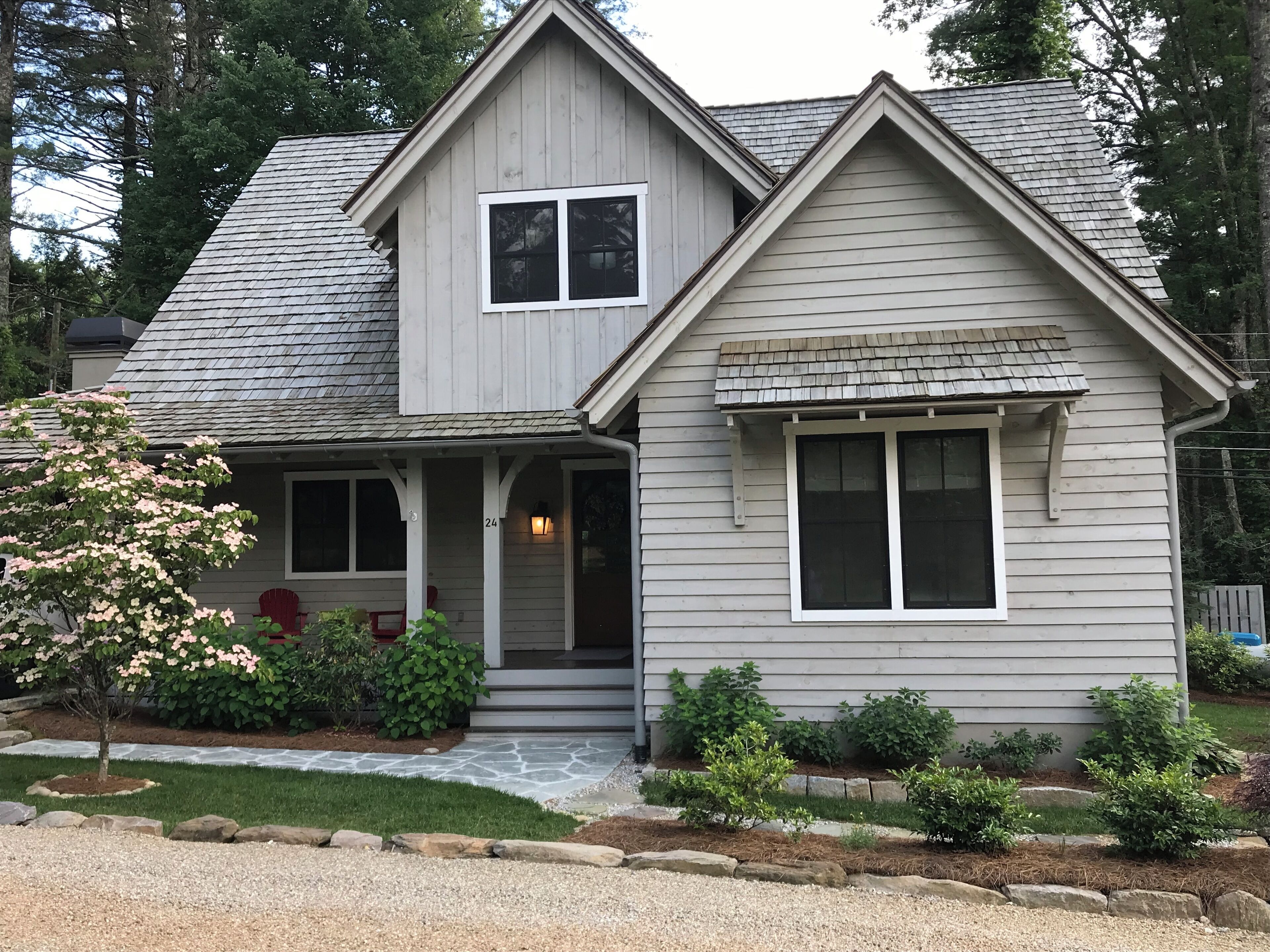 Modern Farmhouse Cottage Near Cashiers Crossroads and High Hampton
