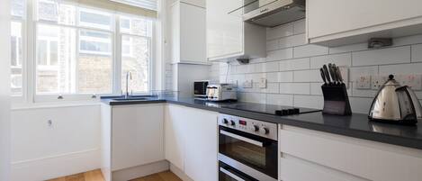 Luxury Suite, 1 Bedroom | Private kitchen