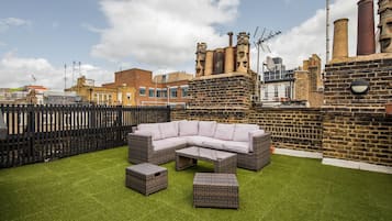 Luxury-Suite, 2 Schlafzimmer, Terrasse | Blick auf die Stadt