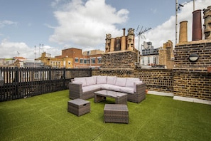 Suite de lujo, 2 habitaciones, terraza | Vistas a la ciudad