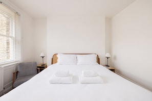 Suite de lujo, 2 habitaciones, terraza | Zona de estar | Una televisión de pantalla plana, Netflix, suelo radiante