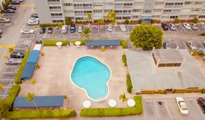 室外泳池