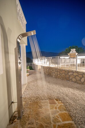 Property grounds - Luxury Villa with Guest House in tranquil setting with Private pool (Kefalonia)