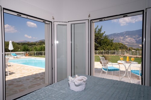  Luxury Villa with Guest House in tranquil setting with Private pool