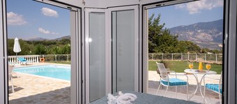 Luxury Villa with Guest House in tranquil setting with Private pool