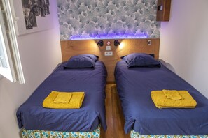 Iron/ironing board, free WiFi, bed sheets - Charming garden suite 20mn from the center of Paris (Montreuil)